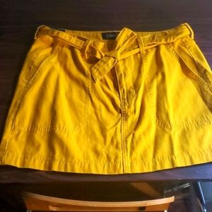 Yelow skirt